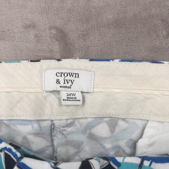 Crown & Ivy Women's 24W Regular Printed Shorts - Blue & White Umbrella Pattern - Picture 3 of 11